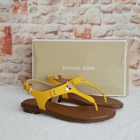 New Michael Kors MK Plate Thong Sandal - Picture 1 of 7